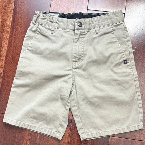 Volcom Men's Khaki Flat Front Shorts - Picture 1 of 4
